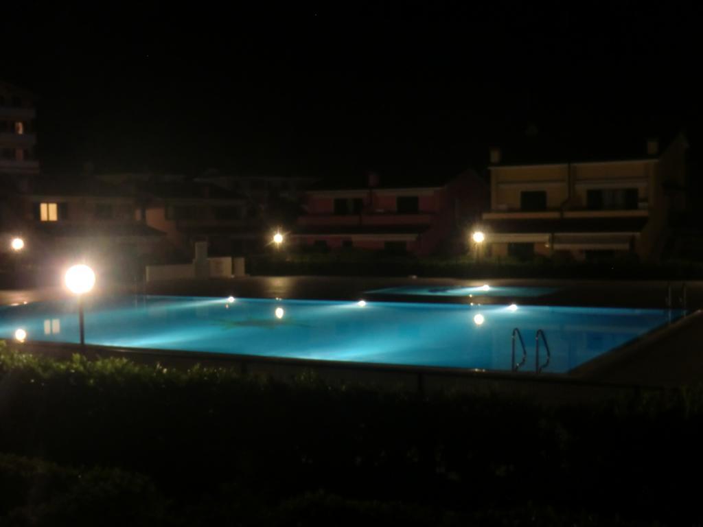 Residence Villaggio Dei Fiori Con Piscina E Posto Spiaggia Incluso Caorle Chambre photo