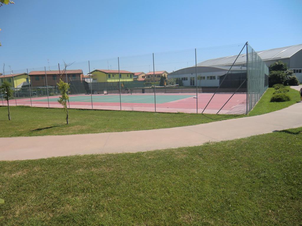 Residence Villaggio Dei Fiori Con Piscina E Posto Spiaggia Incluso Caorle Chambre photo