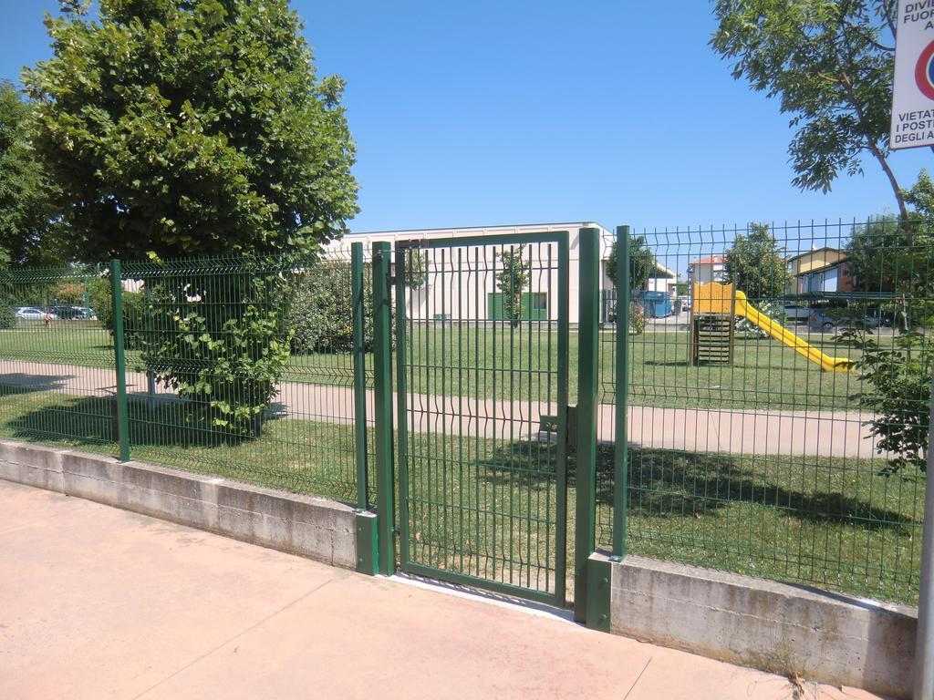Residence Villaggio Dei Fiori Con Piscina E Posto Spiaggia Incluso Caorle Chambre photo