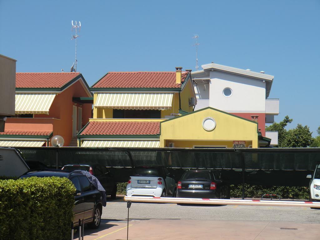 Residence Villaggio Dei Fiori Con Piscina E Posto Spiaggia Incluso Caorle Chambre photo