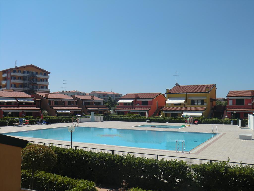 Residence Villaggio Dei Fiori Con Piscina E Posto Spiaggia Incluso Caorle Chambre photo