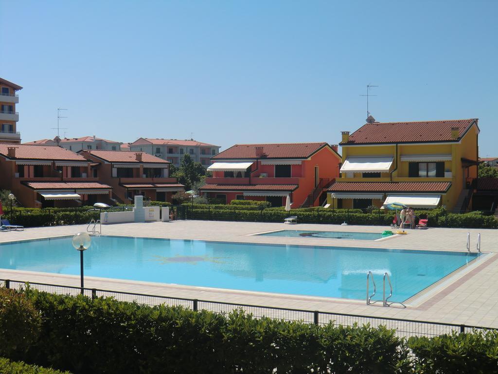Residence Villaggio Dei Fiori Con Piscina E Posto Spiaggia Incluso Caorle Chambre photo