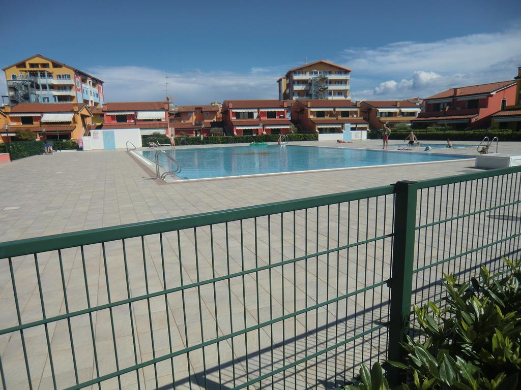 Residence Villaggio Dei Fiori Con Piscina E Posto Spiaggia Incluso Caorle Chambre photo