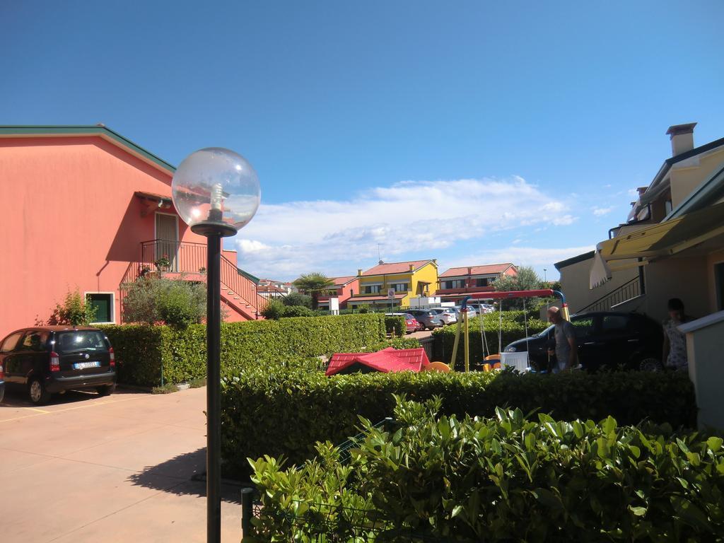 Residence Villaggio Dei Fiori Con Piscina E Posto Spiaggia Incluso Caorle Chambre photo