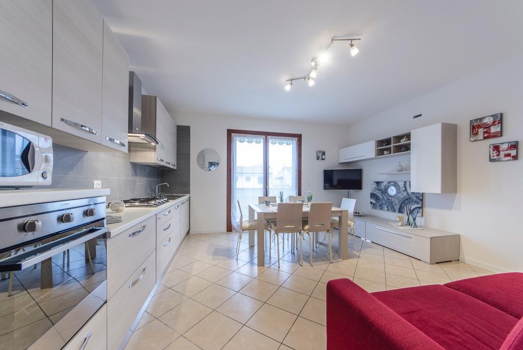 Residence Villaggio Dei Fiori Con Piscina E Posto Spiaggia Incluso Caorle Chambre photo